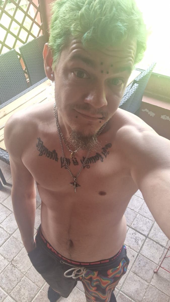 Karyl - Sites gay à Zwischenflüh Profil de Karyl, 42 ans, Sites gay à Zwischenflüh (Berne)